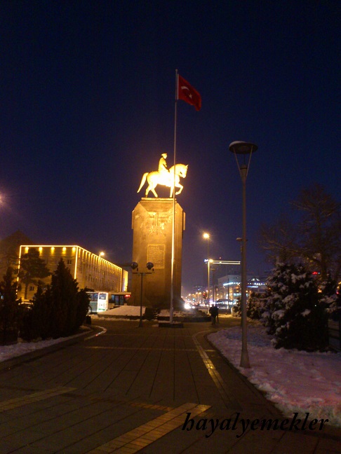 Kayseri Atatürk heykeli ve valilik