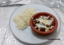 güveçte garnitürlü et