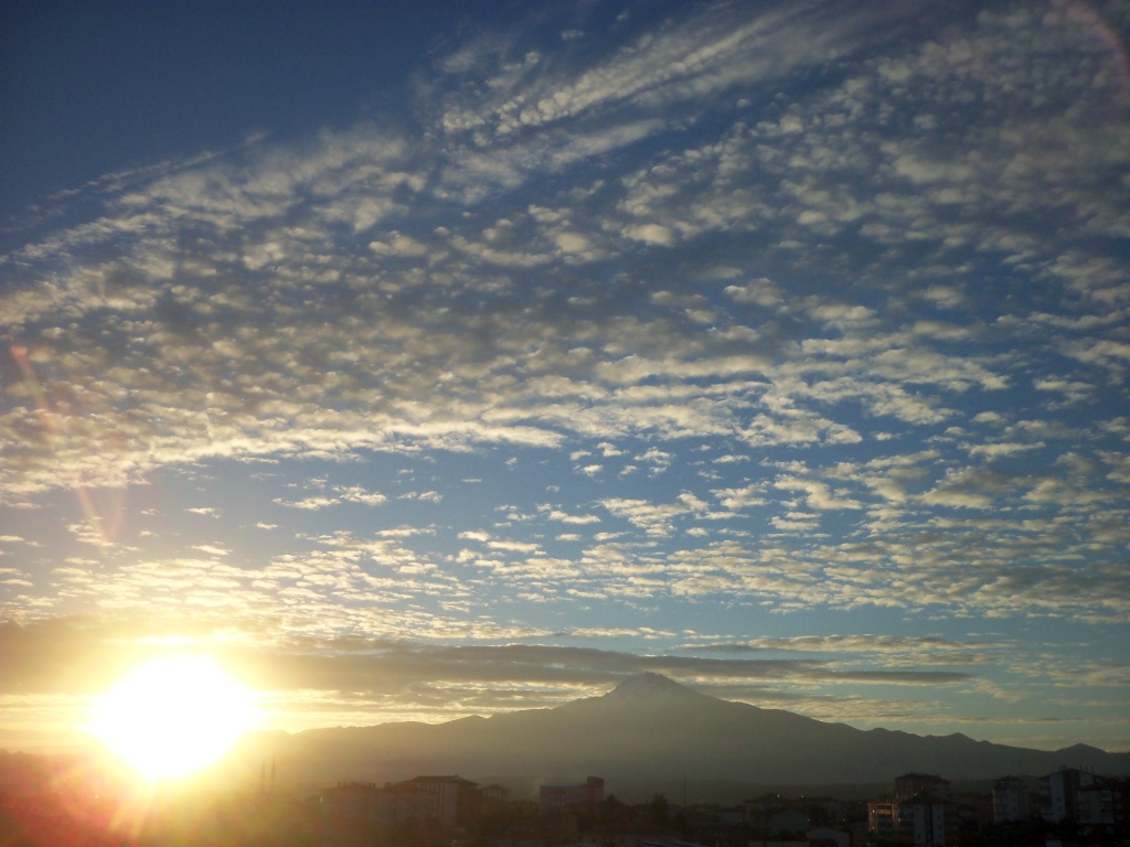 güneş doğarken Erciyes ve bulutlar